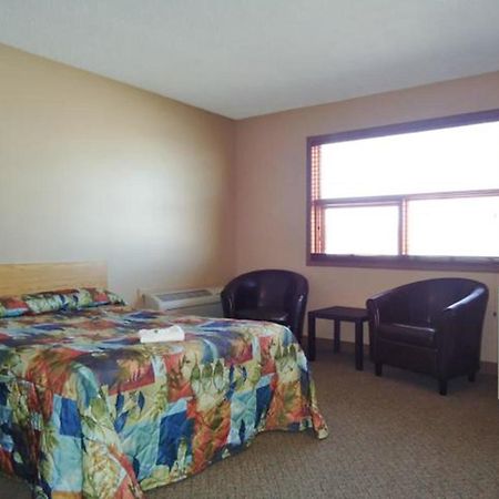 Chubby'S Bar & Motel Belle Plaine Bagian luar foto