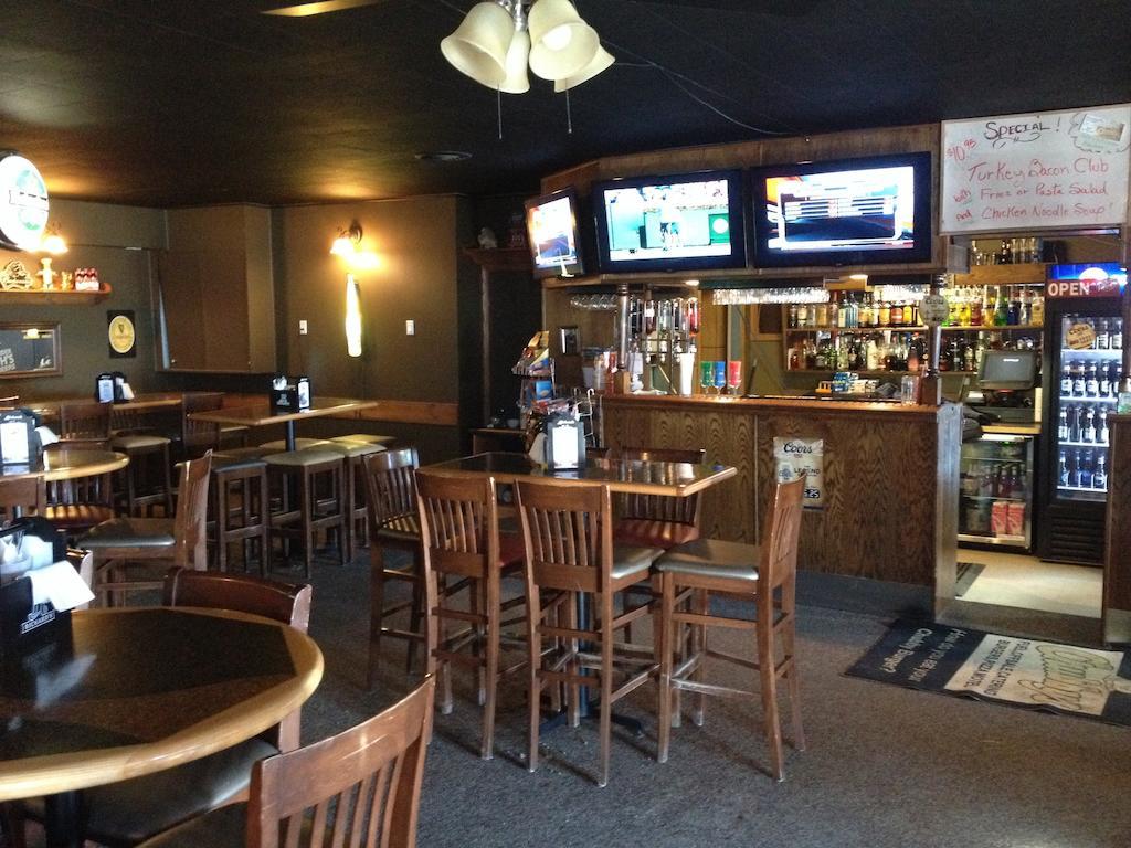 Chubby'S Bar & Motel Belle Plaine Bagian luar foto