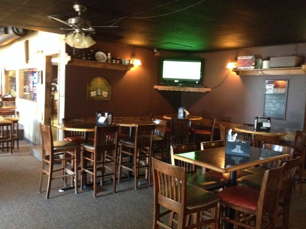 Chubby'S Bar & Motel Belle Plaine Bagian luar foto